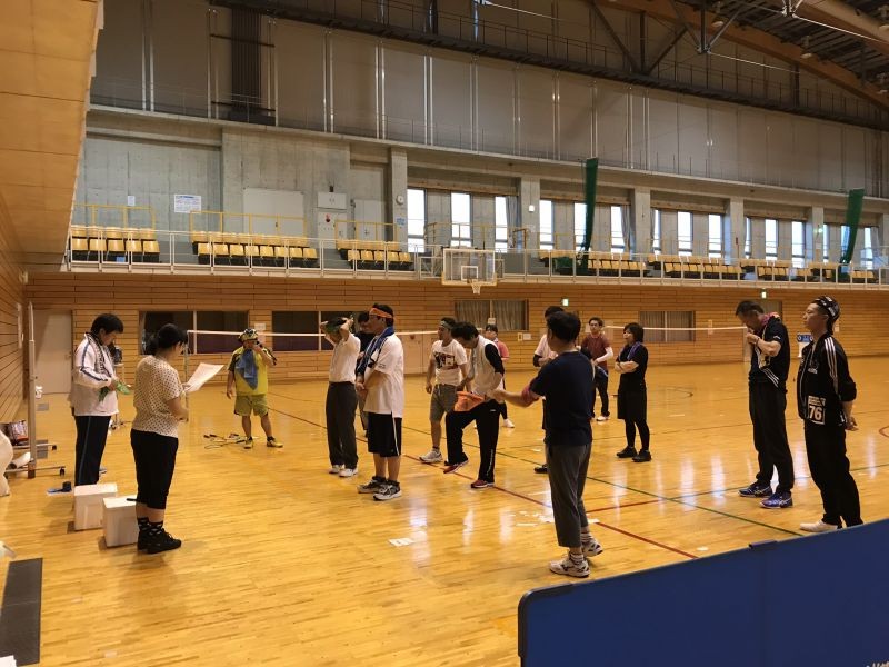 スポーツでリフレッシュする会社員たち