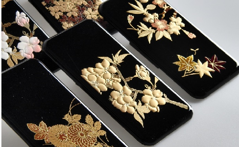 NeCycleで作成された蒔絵加工のスマートフォンケース